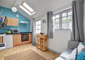CB532 Sitting Room View 2