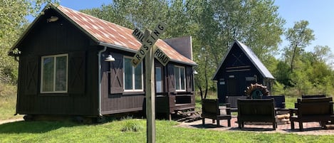 Scalehouse (cabin), outbuilding and fire pit
