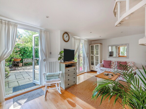 Open plan living space | Candlewick Cottage, Lower Heyford, near Oxford