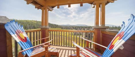 Cozens Pointe B-301 - a SkyRun Winter Park Property - Private deck to enjoy Beautiful Mountain Views