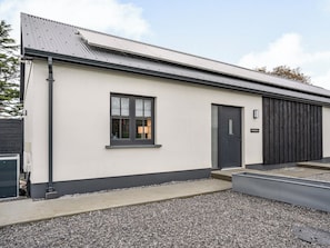 Exterior | Cowshed 1 - Cowshed Cottages at Travellers Rest Yard, Llanboidy