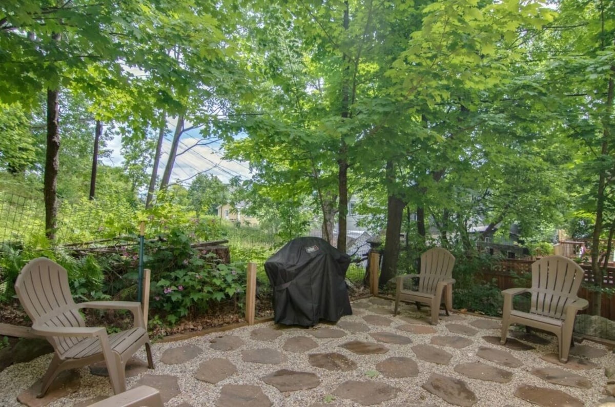 Charming Cottage in Downtown Littleton
