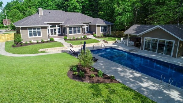 Brand new pool and pool-house on your own 1.3 acre estate! 