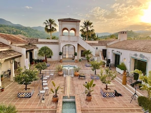 Courtyard of La Esperanza Granada Hotel & Private Villa, 90 minutes from Malaga 