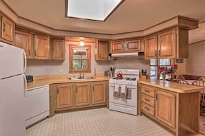 Fully Equipped Kitchen | Pots & Pans