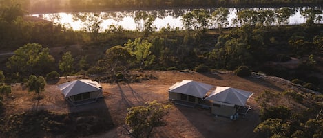 3 Eco-suites overlooking the wetlands 