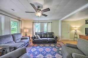 Living Room | Central Air Conditioning & Heat