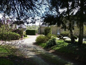 Area that directly surrounds the property. your arriving to the cottages by a private lane