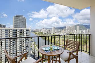 HIGH Floor w/Canal, Mtn and Partial Ocean Views! AC, W/D, WiFi, Pool,Parking!
