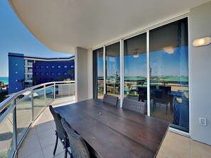 Balcony - Outdoor Dining