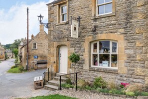 The Cotswold Lady - StayCotswold