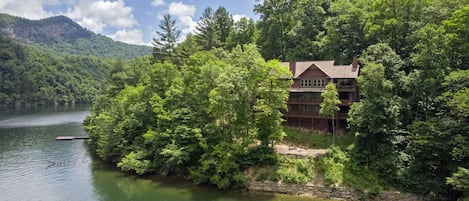 Located Directly on the Lake