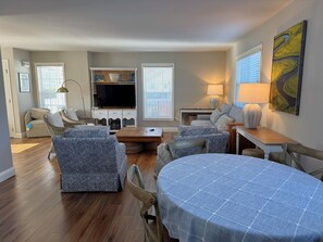 Breakfast Area to Living Area