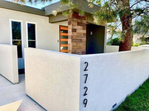 Modern on the Mesa front entry