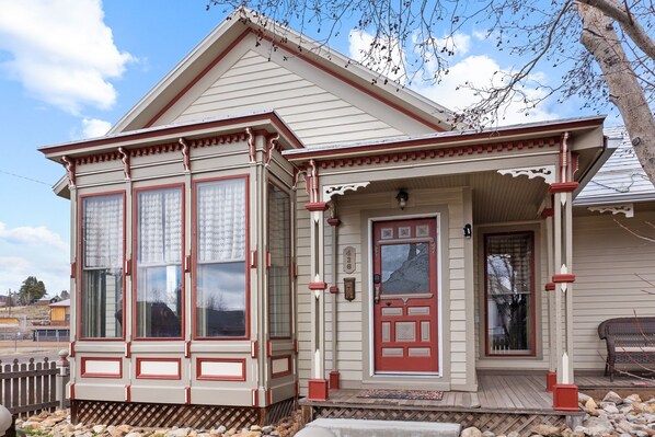 You'll appreciate the well-preserved charm of this historic 1876 Victorian home, which doesn't sacrifice modern amenities.  South-facing on a corner lot on West 4th, you get proximity to downtown AND amazing mountain views.