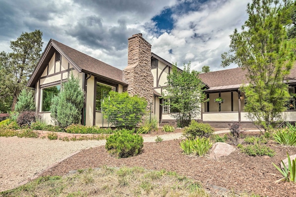 Manitou Springs Vacation Rental | 2BR | 2BA | 1-Story House | Stairs Required