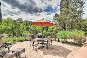 Private Patio | Gas Grill
