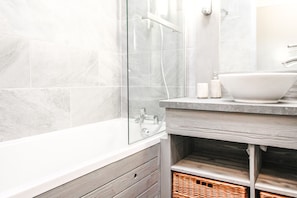 Bain