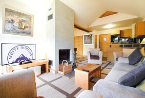 Flaine 3-bedroom ski rental apartment with fireplace