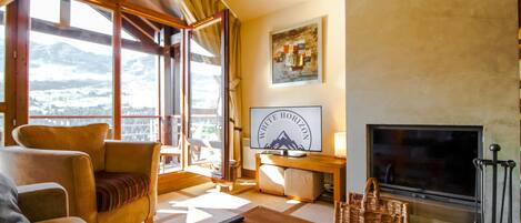 Flaine 3-bedroom ski rental apartment with fireplace