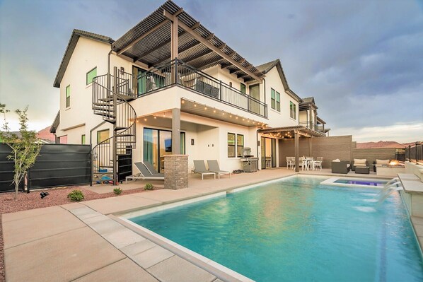 Enjoy your own private pool and hot tub in backyard oasis