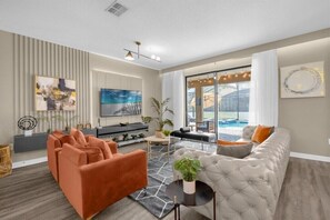 1418 Thunderbird Road (3).jpg