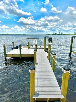 21 ft boat easily tethered at the dock