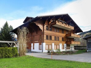 Nuage, Ciel, Plante, Bâtiment, Fenêtre, Arbre, Bois, Maison, Lot Terre, Chalet