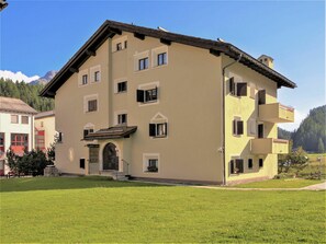 Plant, Building, Sky, Window, House, Tree, Grass, Facade, Real Estate