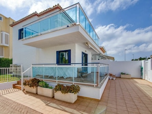 Ciel, Plante, Nuage, Jour, Bâtiment, Propriété, Fenêtre, Bleu Azur, Maison, Pot De Fleur