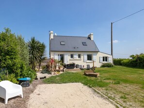 Sky, House, Cottage, Roof, Home, Land Lot, Estate, Village, Yard
