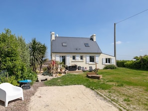 Sky, House, Cottage, Roof, Home, Land Lot, Estate, Village, Yard