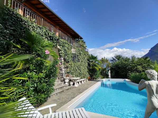 L'Eau, Ciel, Propriété, Plante, Piscine, Vert, Bleu Azur, La Nature, Nuage, Bâtiment