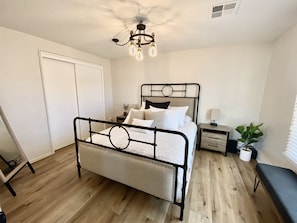 Bedroom 1, Queen Bed