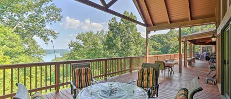 Dale Hollow Lake Vacation Rental | 6BR | 3 Full + 2 Half BA | 10,500 Sq Ft