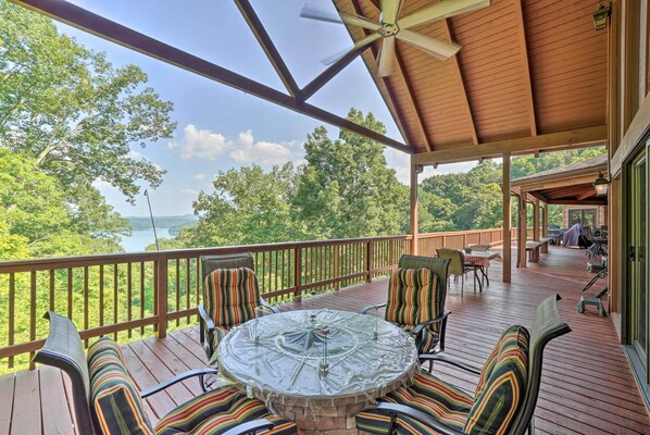 Dale Hollow Lake Vacation Rental | 6BR | 3 Full + 2 Half BA | 10,500 Sq Ft