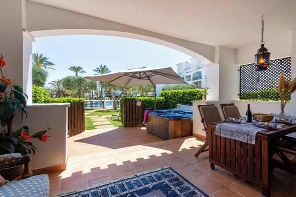 Outdoor dining