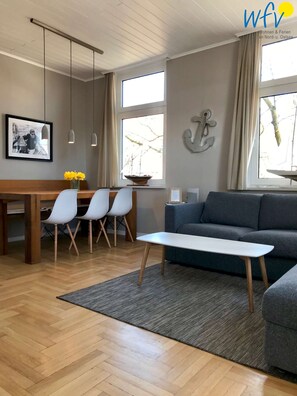 Wohnzimmer / Essbereich