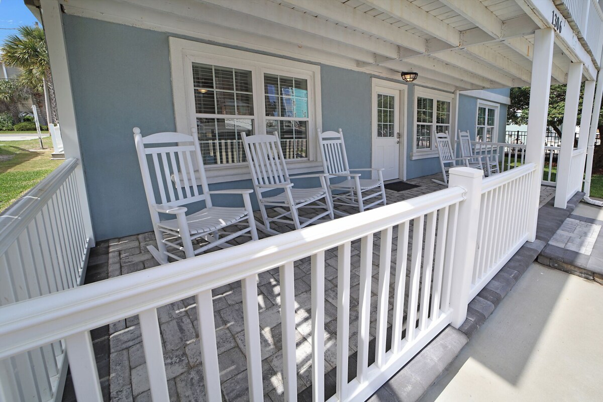 Follow the”Trails End”–just 50 steps to the beach 3 BED/2BTH w/ private pool