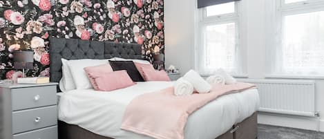 Bedroom 2 - Double Bed or Twin Beds 