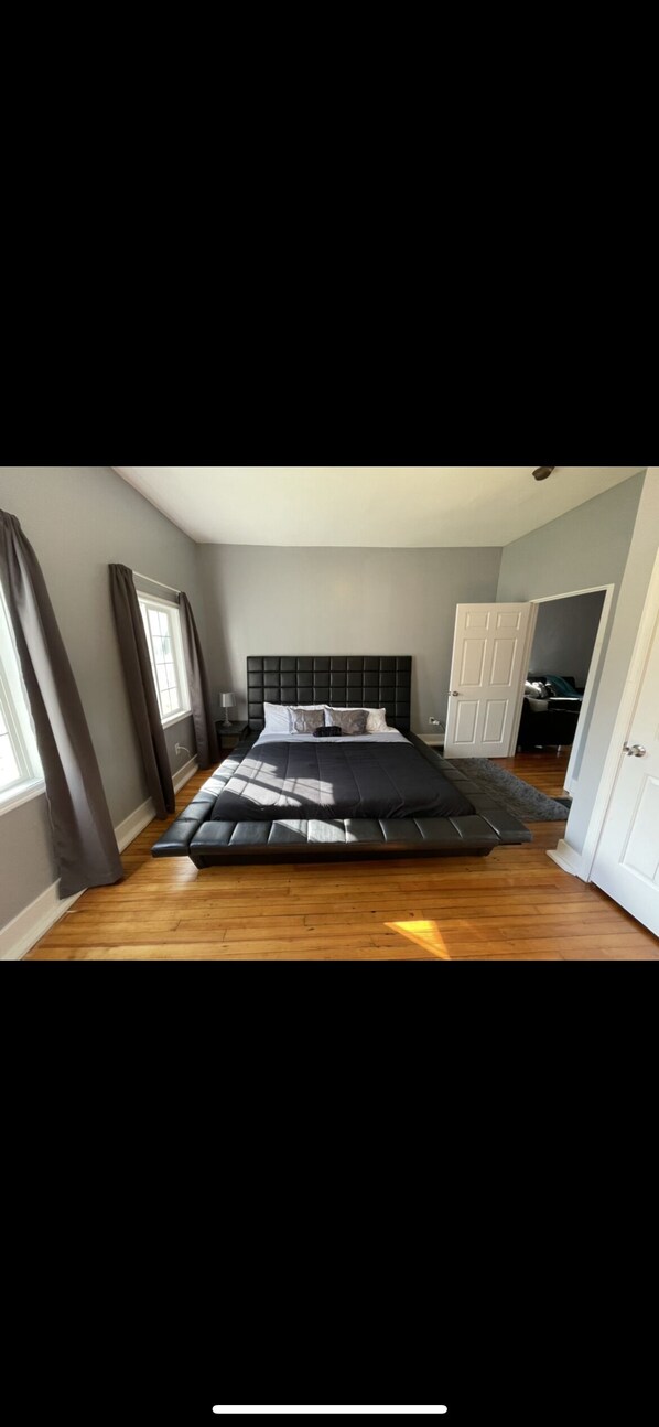 Master bedroom 