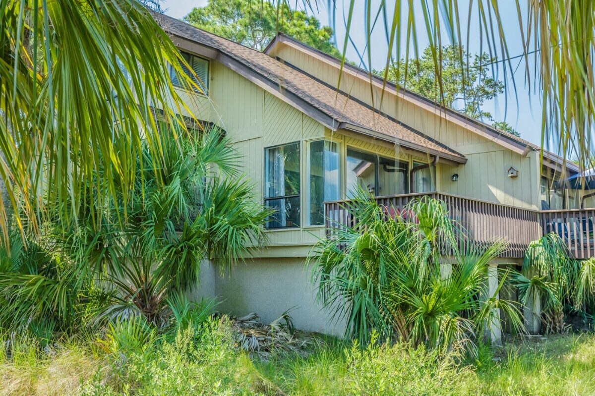Marsh Haven – Beautiful marsh view, center island, walk to the beach