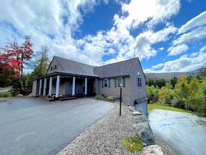 Perfect place for large groups that features a spectacular view.