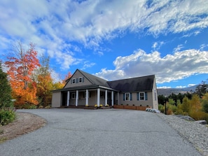 Space, privacy and spectacular views right in the heart of Bretton Woods!