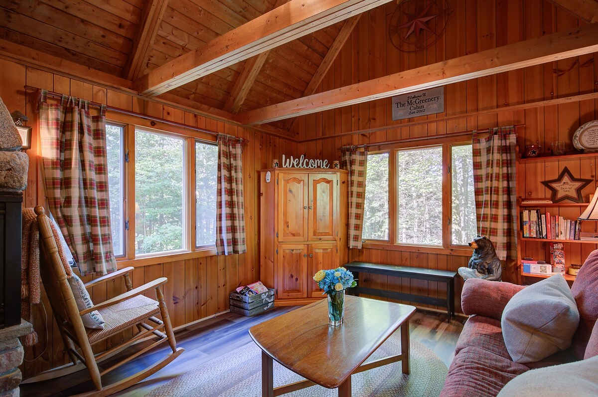 Cozy A-frame Cabin- Walk to Hills pond/Sunset lake- 20 mins to gunstock