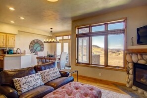 Open floor plan with great views, with fireplace and tv on the main floor