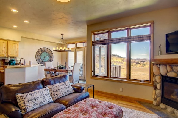 Open floor plan with great views, with fireplace and tv on the main floor