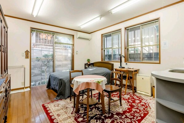It is a semi-double bed (French bed).