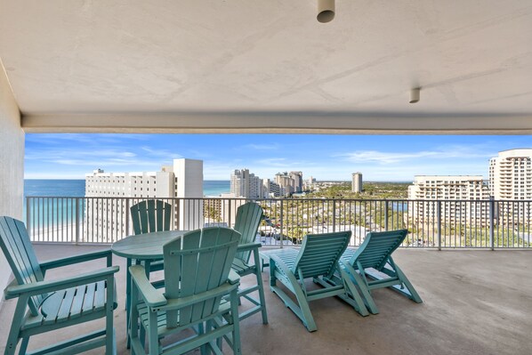 Enjoy your favorite beverage anytime of the day from the 13th floor balcony. Easy way to relax and take in all the sea air and cool breeze you can handle while staying with us at Seaclusion. Might even see a few gorgeous sunsets.
