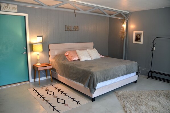 Hollywood's Golden Age is calling! The Hollywood Glam Suite has been lovingly remodeled with polished concrete floors, metal industrial beams, ceiling fan, and stylish vintage touches and decor throughout.